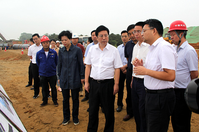 市领导张迎春、夏建平、刘明理等参加调研，望城区领导孔玉成、邹特等陪同调研