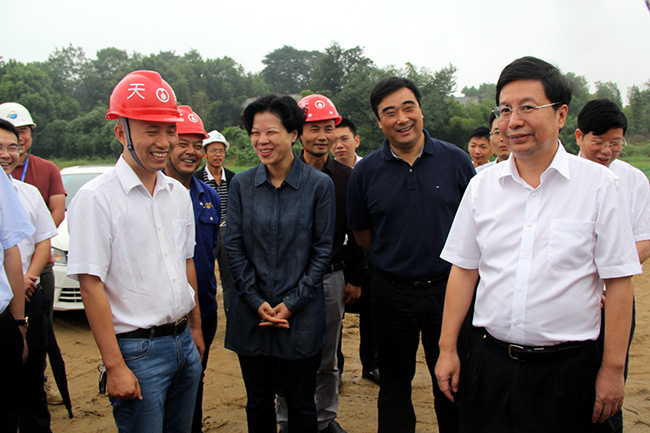 市领导张迎春、夏建平、刘明理等参加调研，望城区领导孔玉成、邹特等陪同调研